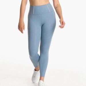 Vuori Evolve Lunar Leggings in the color Cloud Blue
